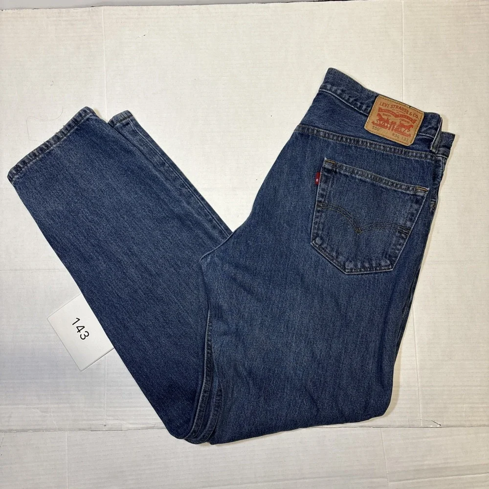 Levis 550 Relaxed Fit Tapered Leg Jeans Mens 36x33 Medium Blue Denim 100% Cotton
